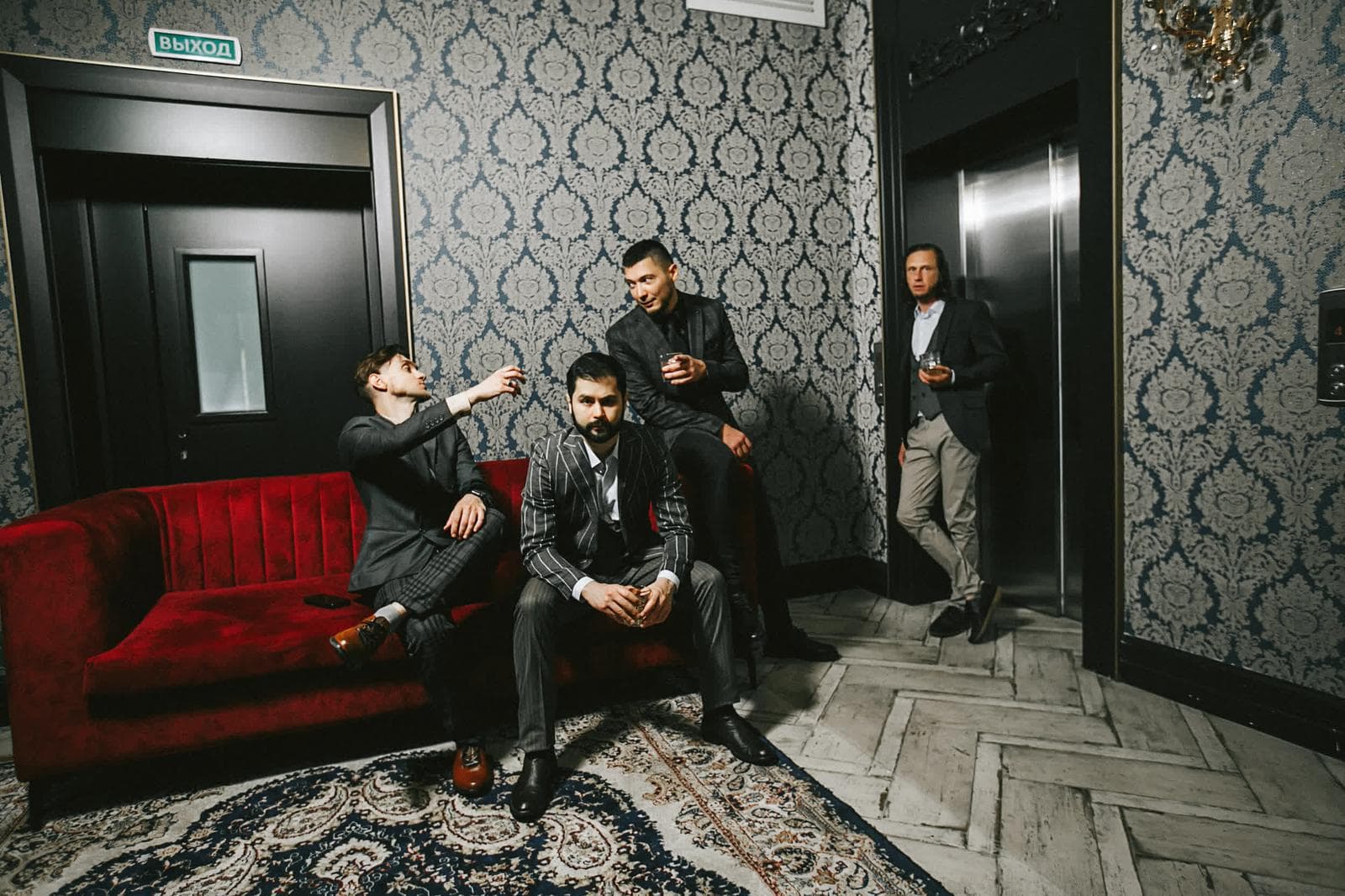 Grunge Hotel quartet thumbnail 4